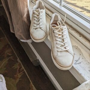 Hush Puppies beautiful cream and gold sneakers